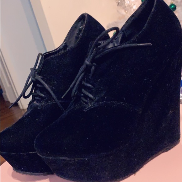 Black suede Wedges - Picture 1 of 2